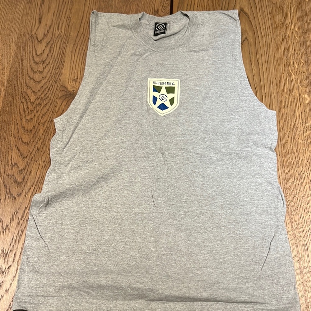 Sleeveless tee vintage skate